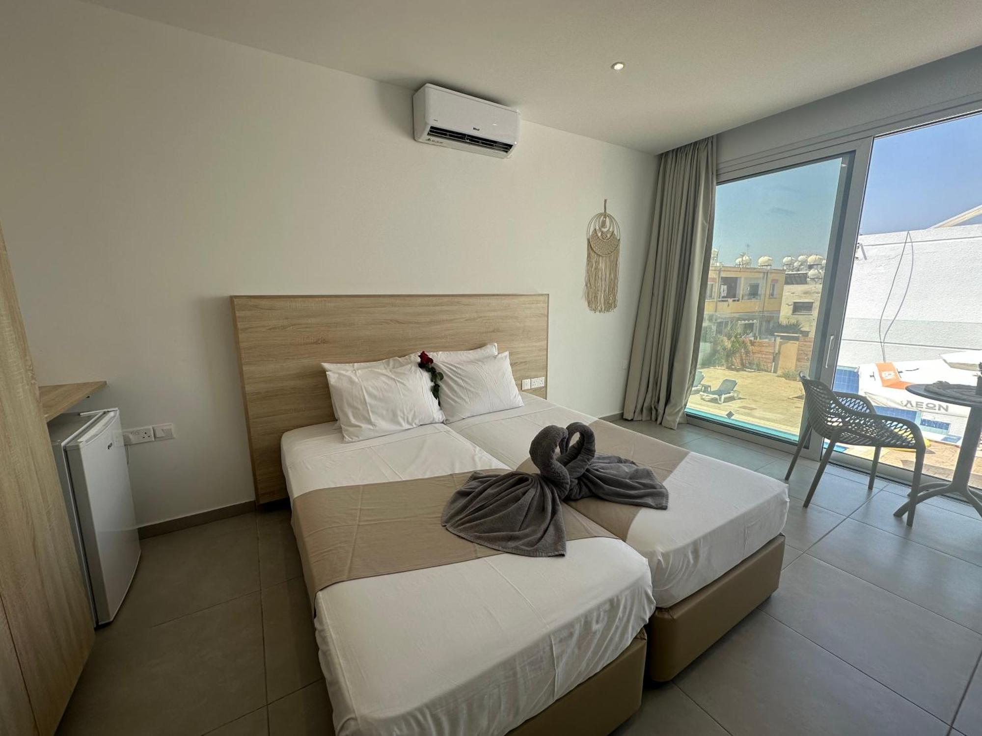 Sun Plaza Suites - Adults Only Ayía Nápa Extérieur photo