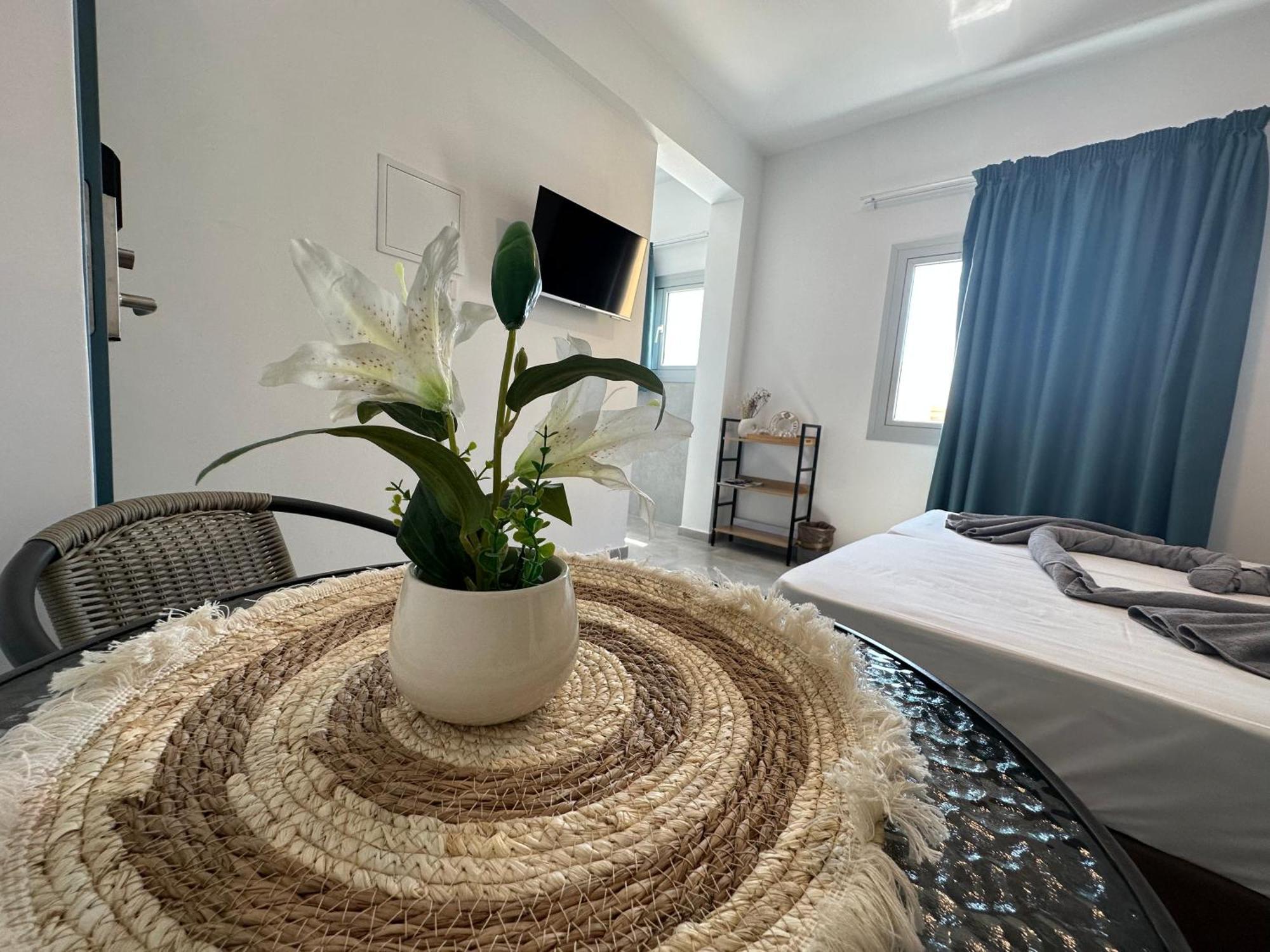 Sun Plaza Suites - Adults Only Ayía Nápa Extérieur photo