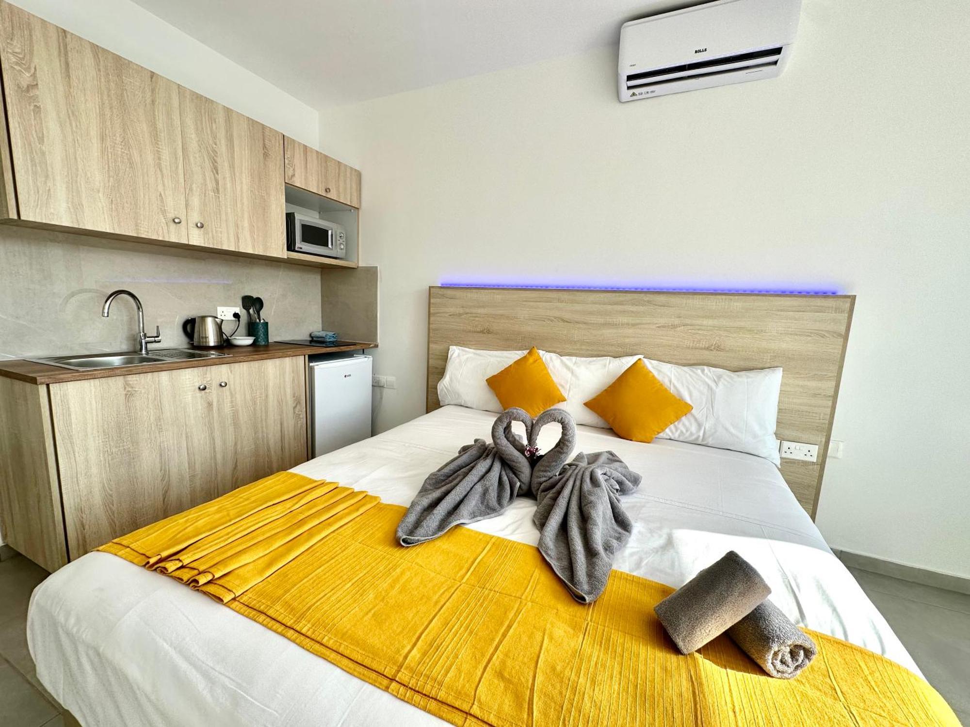 Sun Plaza Suites - Adults Only Ayía Nápa Extérieur photo