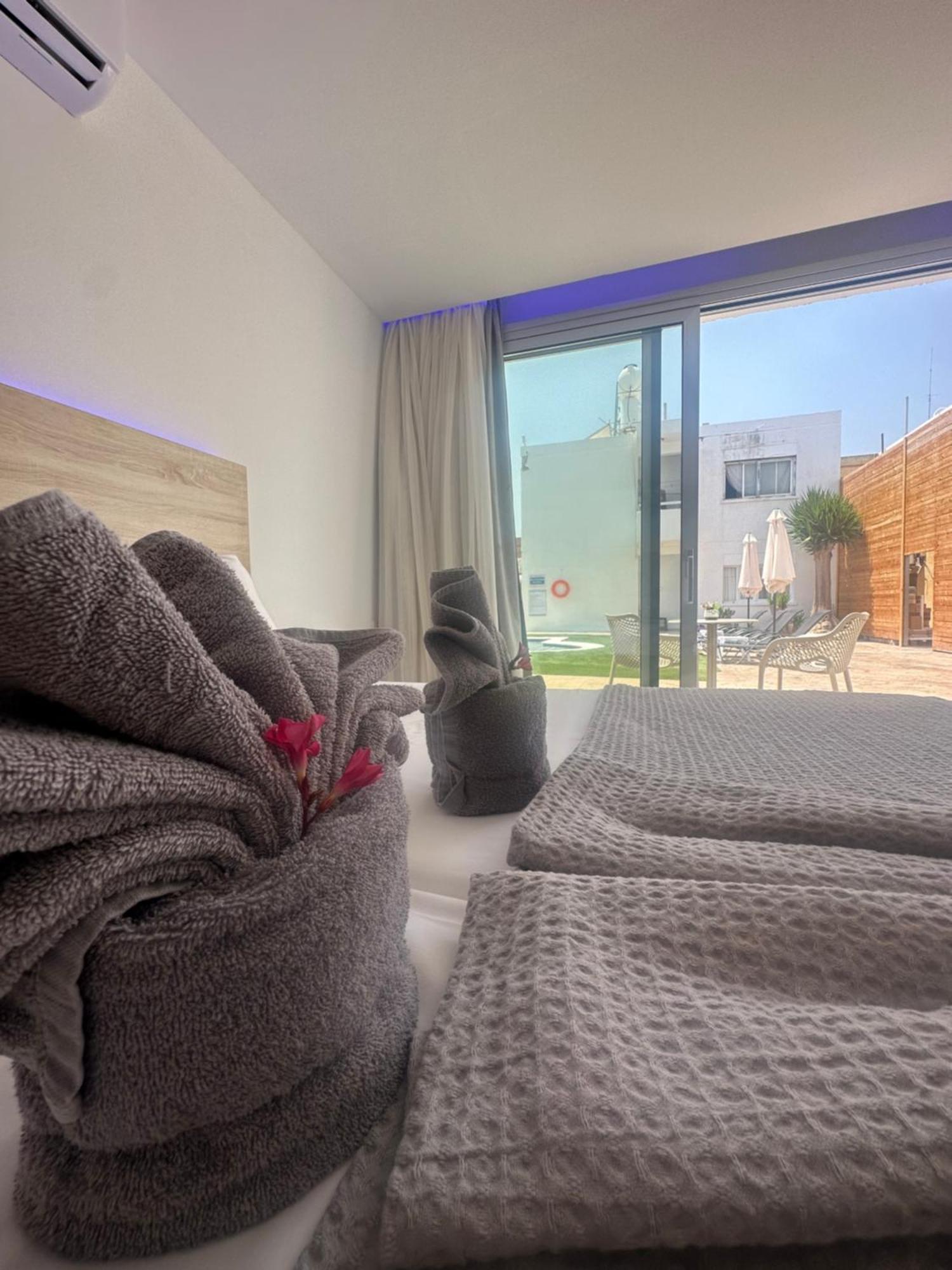 Sun Plaza Suites - Adults Only Ayía Nápa Extérieur photo